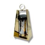 Nowoczesny znicz solarny TRAPEZ 34cm złoty