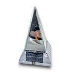 Nowoczesny znicz solarny led 3d szklana piramida lustrzana Solaris bez napisu.